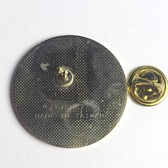 Vintage Disney Magic Music Days Lapel Pin Badge Round Gold Tone - Picture 5 of 7